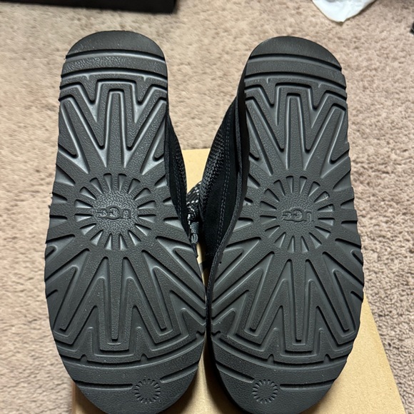 UGG Black and Gray Casual Sneakers - Picture 3 of 5